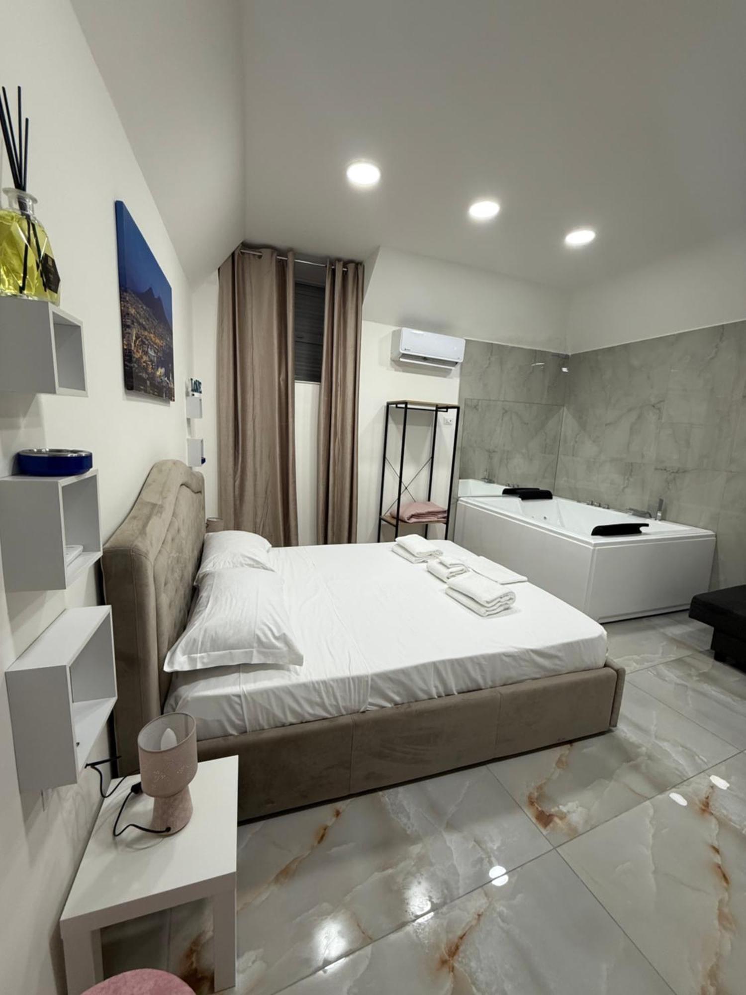 Caracciolo Suites 36 Napoli Exterior foto